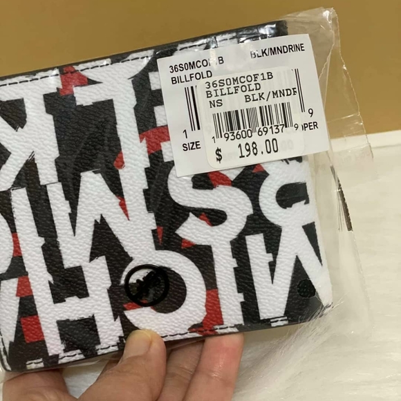 MICHAEL KORS SLIM BILLFOLD WALLET - Picture 2 of 5